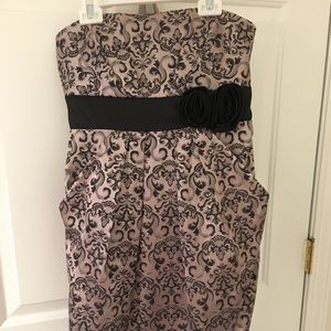 Light pink patterned dress